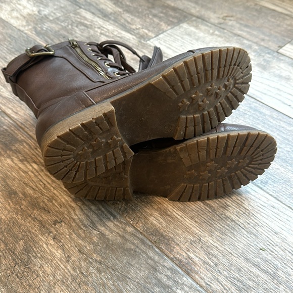 New boots worn one time. Size 6.5 - Picture 2 of 4